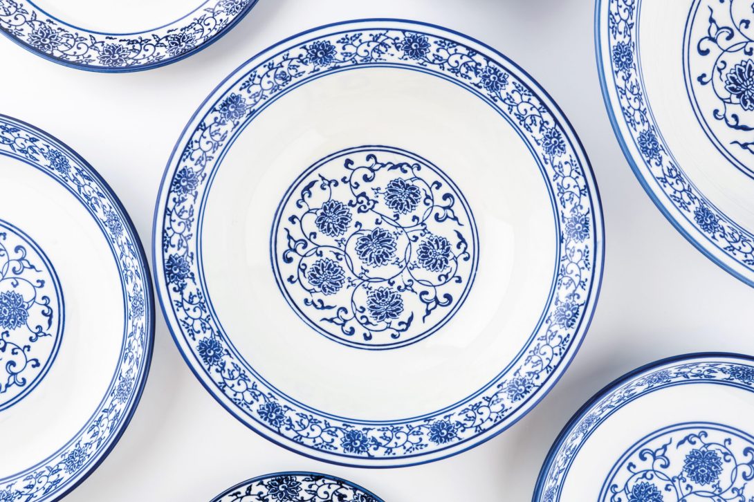 Chinese ceramic tableware set blue and white porcelain bowls and plates